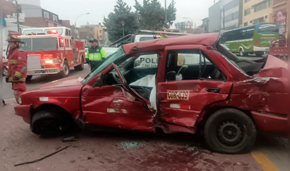 El accidente se produjo en la avenida Perú, en SMP.   Foto: Fiorella Alvarado/LR