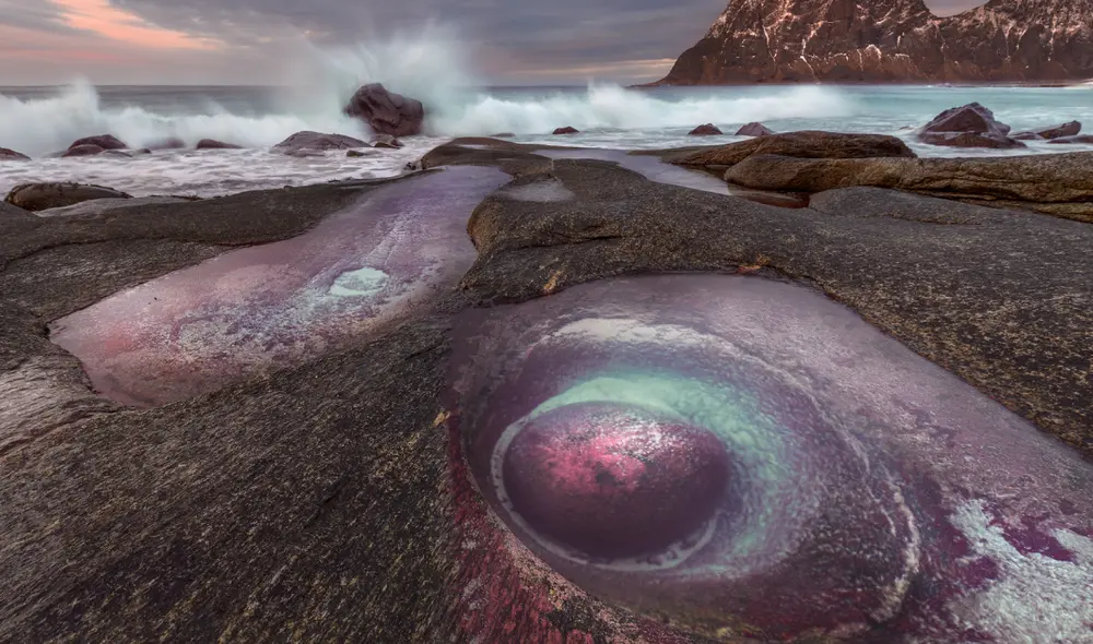 La formación está ubicada en la playa de Uttakleiv, al norte de Noruega. Foto: Sergey Aleshchenko / Flickr