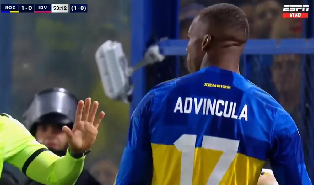 Luis Advíncula fue ovacionado tras apagar una jugada que podría ser el contraataque del rival. Foto: captura de pantalla