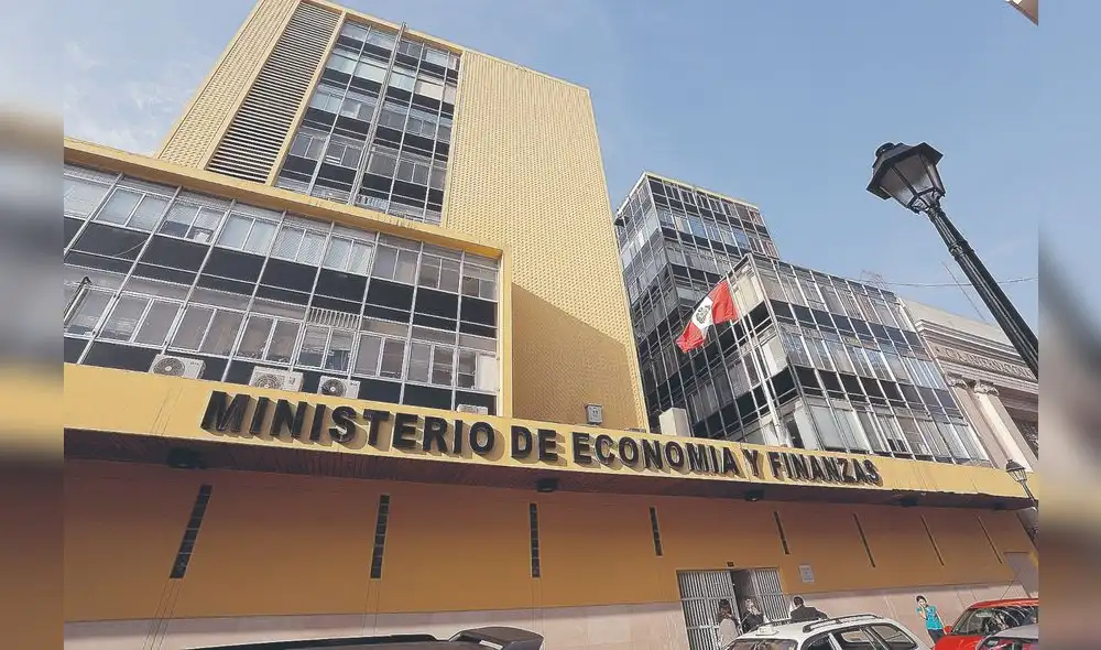 Todavía existen altas probabilidades de incumplir las reglas fiscales en el corto y mediano plazo, advierte el CF. Todavía existen altas probabilidades de incumplir las reglas fiscales en el corto y mediano plazo, advierte el CF.