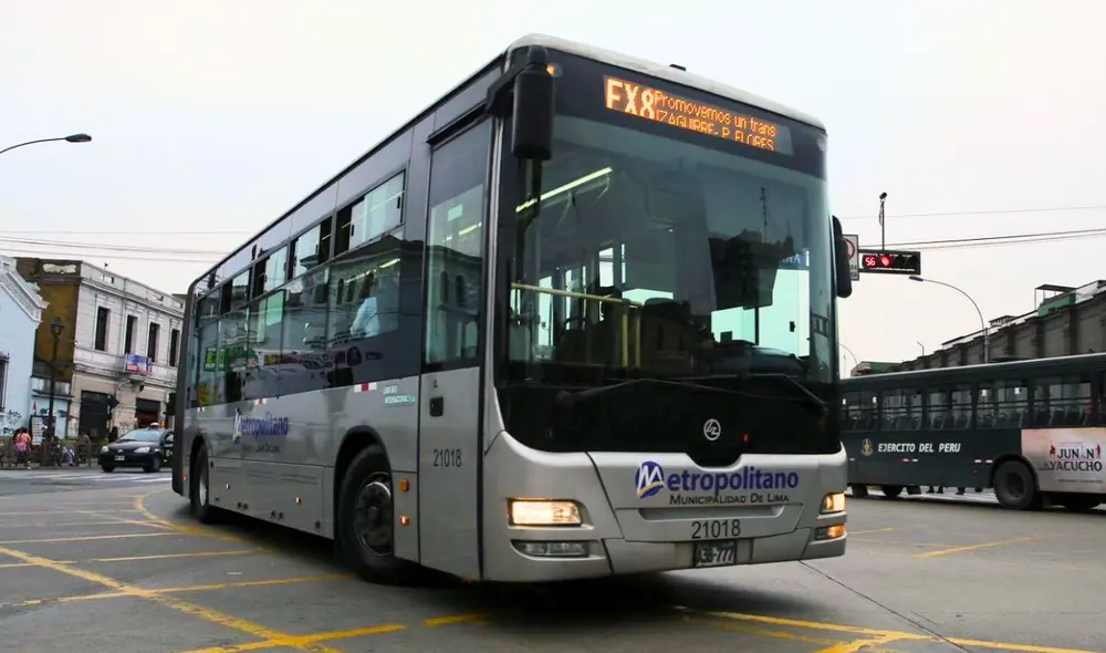El sábado 27 y el domingo 28 de julio, el Metropolitano, el Metro de Lima y otros medios de transporte funcionarán en su horario habitual. Foto: composición LR/Jhon Reyes/ Marco Cotrina