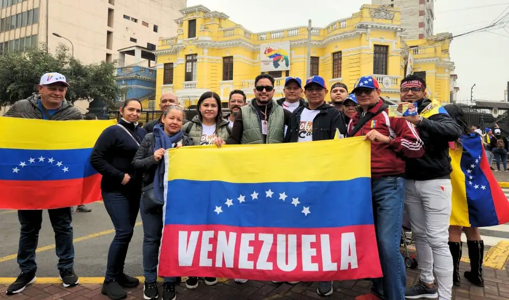 Venezolanos emiten su voto para las Elecciones de Venezuela 2024. Foto: Samuel Santo/LR Venezolanos emiten su voto para las Elecciones de Venezuela 2024. Foto: Samuel Santo/LR