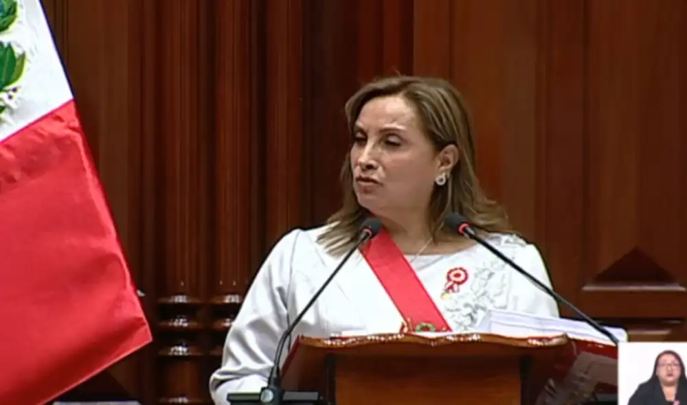 Preciso momento en que la jefa de Estado buscó explicaciones en el ministro de Justicia. Foto: captura de pantalla/TV Perú Preciso momento en que la jefa de Estado buscó explicaciones en el ministro de Justicia. Foto: captura de pantalla/TV Perú