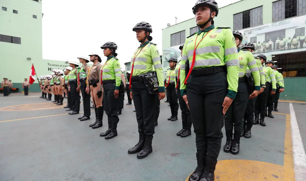 Dina Boluarte anunció la creación de escuelas de instrucción policial. Foto: Andina