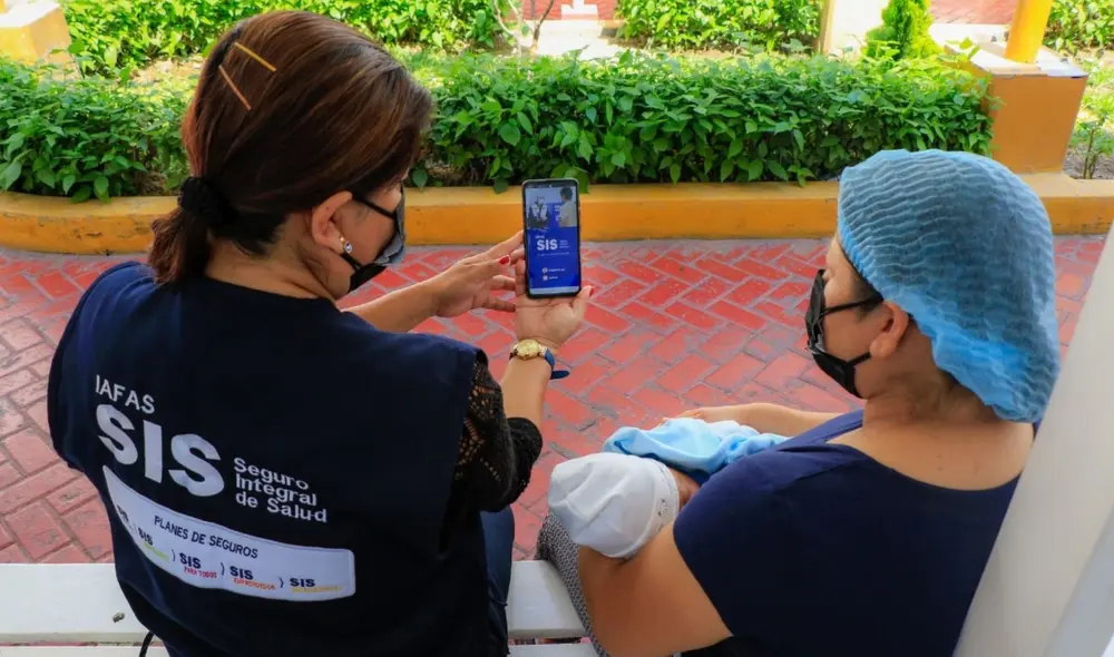 El SIS ofrece programas de apoyo psicológico y cobertura para enfermedades raras y huérfanas. Además, cuenta con una red de más de 8,000 establecimientos de salud a nivel nacional. Foto: Andina