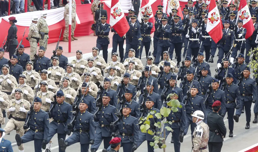 Dina Boluarte encabezará la gran parada y desfile cívico militar por Fiestas Patrias. Foto: composición Carlos Félixo/LR Dina Boluarte encabezará la gran parada y desfile cívico militar por Fiestas Patrias. Foto: composición Carlos Félixo/LR