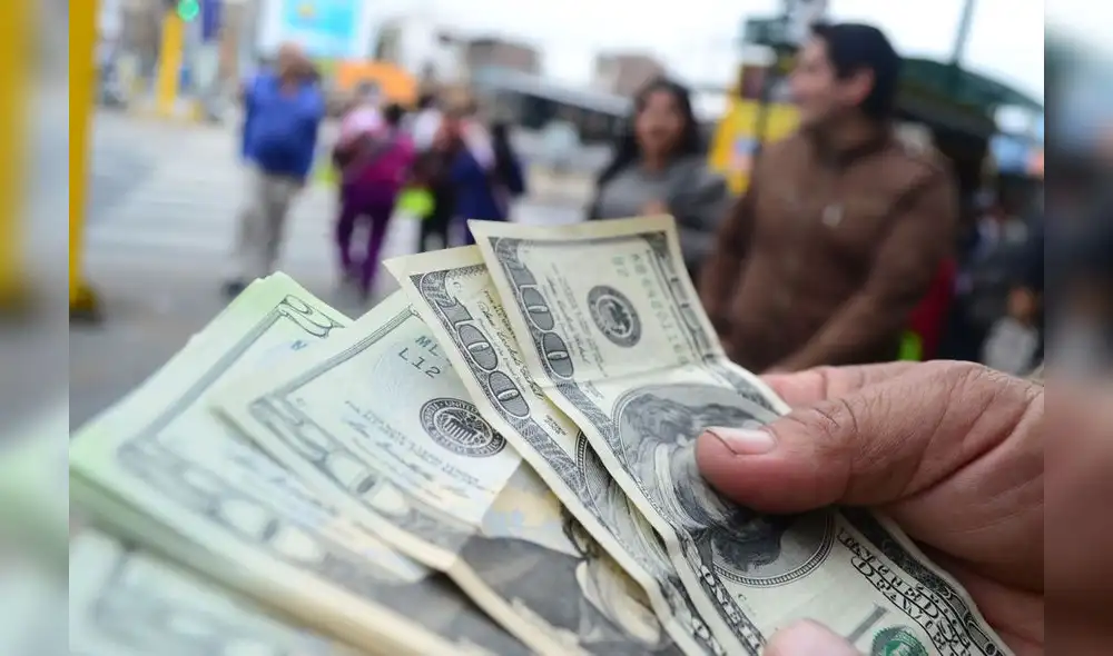 En el mercado paralelo, el dólar está en S/3,730 la compra y S/3,755 la venta. Fuente: Andina En el mercado paralelo, el dólar está en S/3,730 la compra y S/3,755 la venta. Fuente: Andina