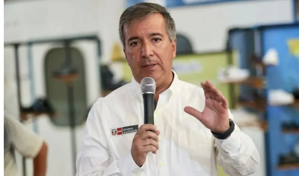 Ministro de Transportes fue uno de los tantos miembros del Gabinete que respaldaron a la mandataria. Foto: Presidencia Ministro de Transportes fue uno de los tantos miembros del Gabinete que respaldaron a la mandataria. Foto: Presidencia