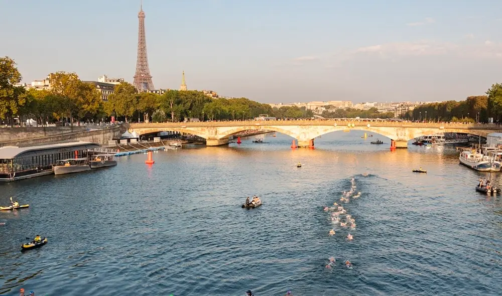 La presidenta de World Triathlon disipa las dudas sobre la natación de París con la contaminacion del río Sena. Foto: Trigloberos. La presidenta de World Triathlon disipa las dudas sobre la natación de París con la contaminacion del río Sena. Foto: Trigloberos.
