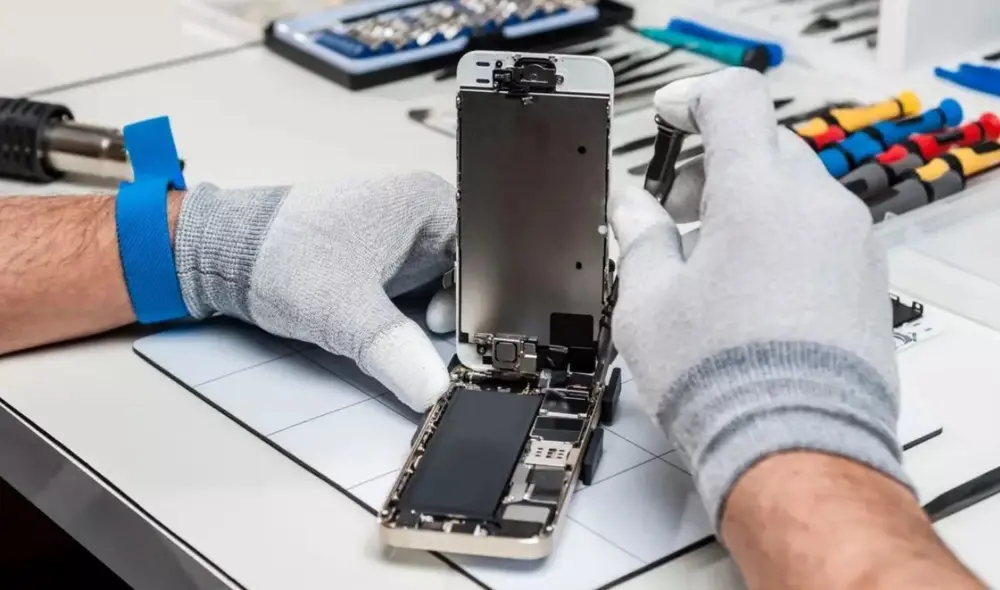 Una batería que se hincha es una señal de peligro y requiere atención inmediata. Foto: MovilZona. Una batería que se hincha es una señal de peligro y requiere atención inmediata. Foto: MovilZona.