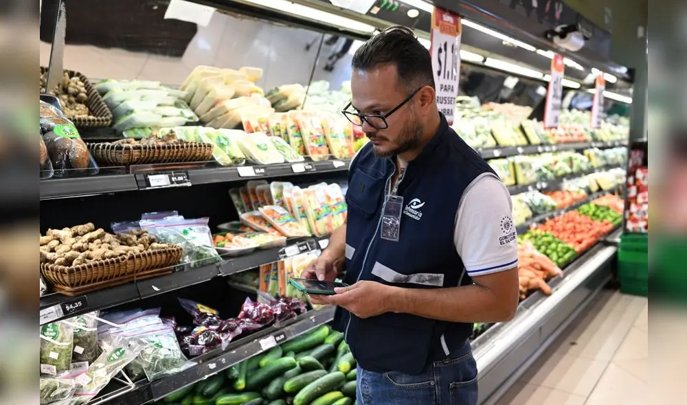 Quienes aseguraron que "podrían ahorrar mucho a fin de mes" progresaron de 2% a 6%, según OMG. Foto: AFP Quienes aseguraron que "podrían ahorrar mucho a fin de mes" progresaron de 2% a 6%, según OMG. Foto: AFP