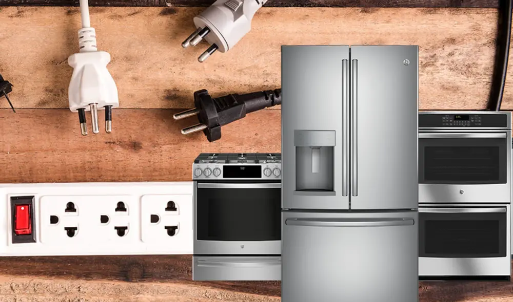 Una extensión de corriente convencional puede gestionar de manera correcta electrodomésticos de bajo consumo. Foto: Composición LR | Sodimac.