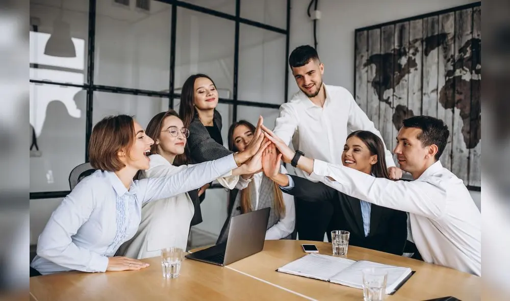 El 30% de la felicidad de los colaboradores depende de diversos factores organizacionales. Foto: Andina
