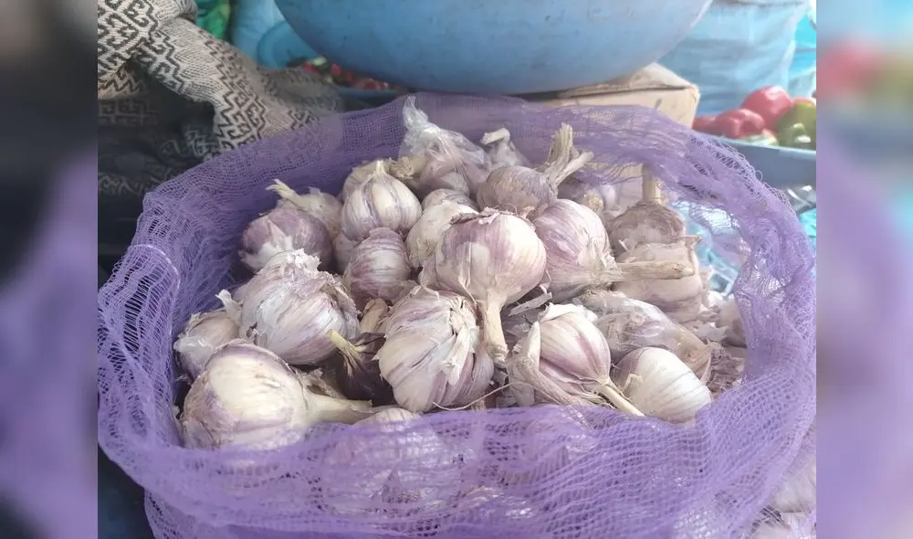 El ajo en su variedad criollo o napurí se vende ahora a S/ 27,75 el kilo. Foto: Cinthia Álvarez / URPI -LR El ajo en su variedad criollo o napurí se vende ahora a S/ 27,75 el kilo. Foto: Cinthia Álvarez / URPI -LR