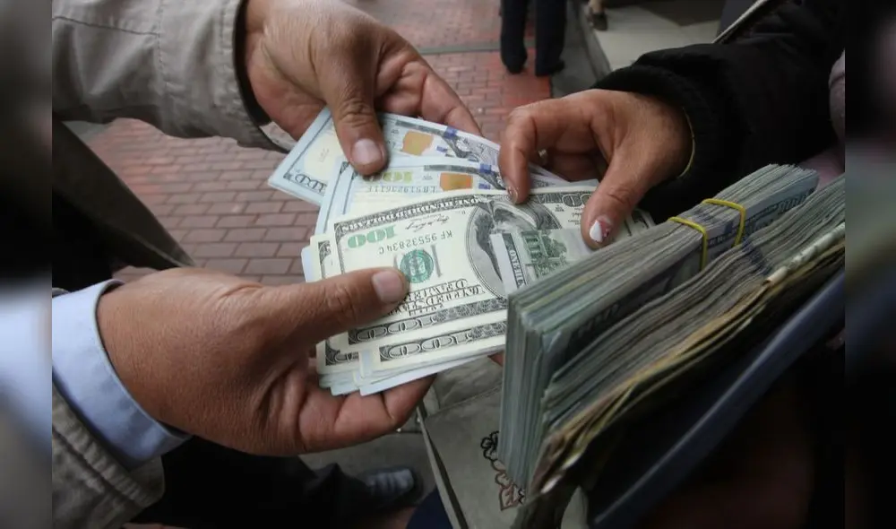 En el mercado paralelo, el dólar está en S/3,739 la compra y S/3,747 la venta. Foto: Andina