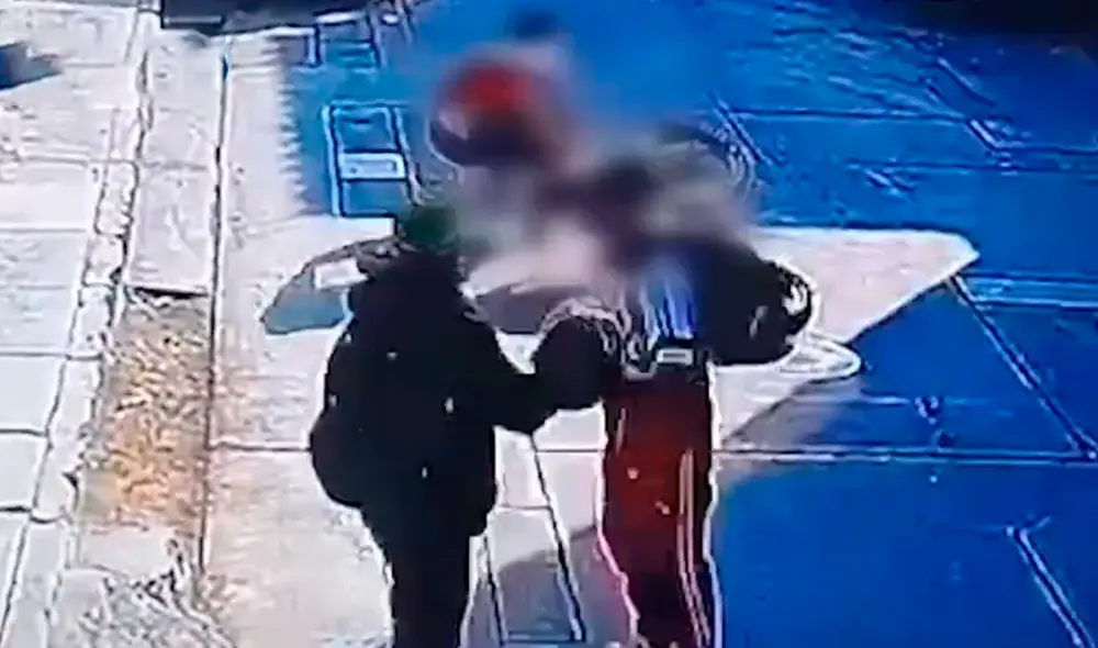 El robo se produjo cuando los escolares llegaban del colegio. Foto: captura Panamericana TV