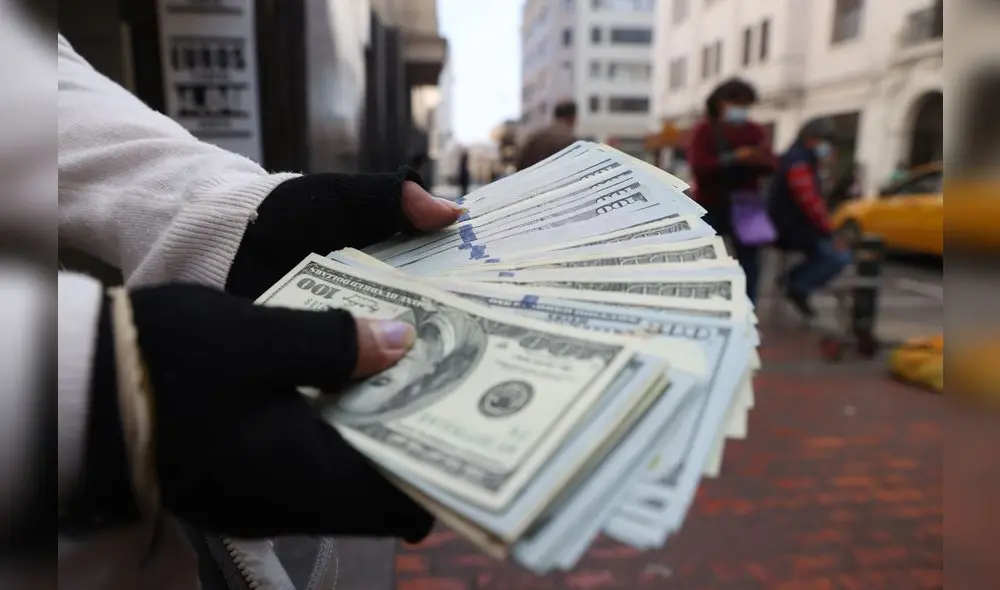 En el mercado paralelo, el dólar está en S/3,730 la compra y S/3,750 la venta. Foto: Andina En el mercado paralelo, el dólar está en S/3,730 la compra y S/3,750 la venta. Foto: Andina