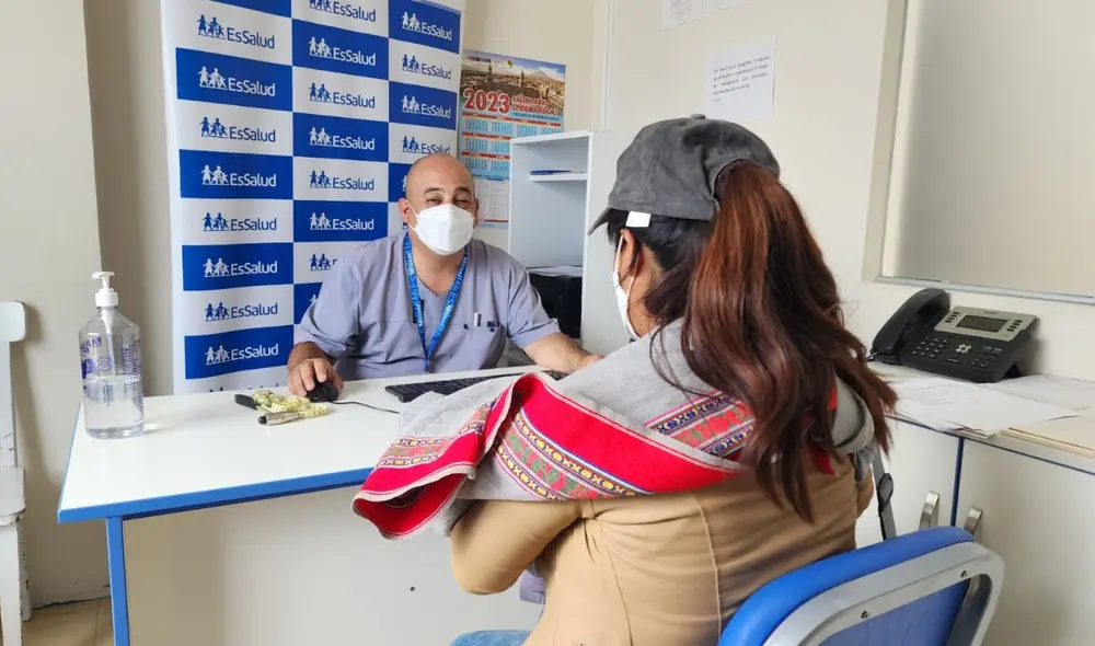 Recuerda tener a mano tu DNI antes de realizar la consulta en el portal de EsSalud. Foto: Andina