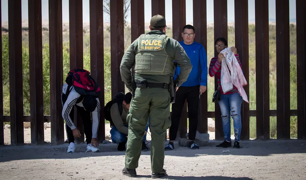 Los detractores de la propuesta advierten que podría aumentar la discriminación racial y generar mayores costos para las fuerzas de seguridad locales. Foto: El Diario