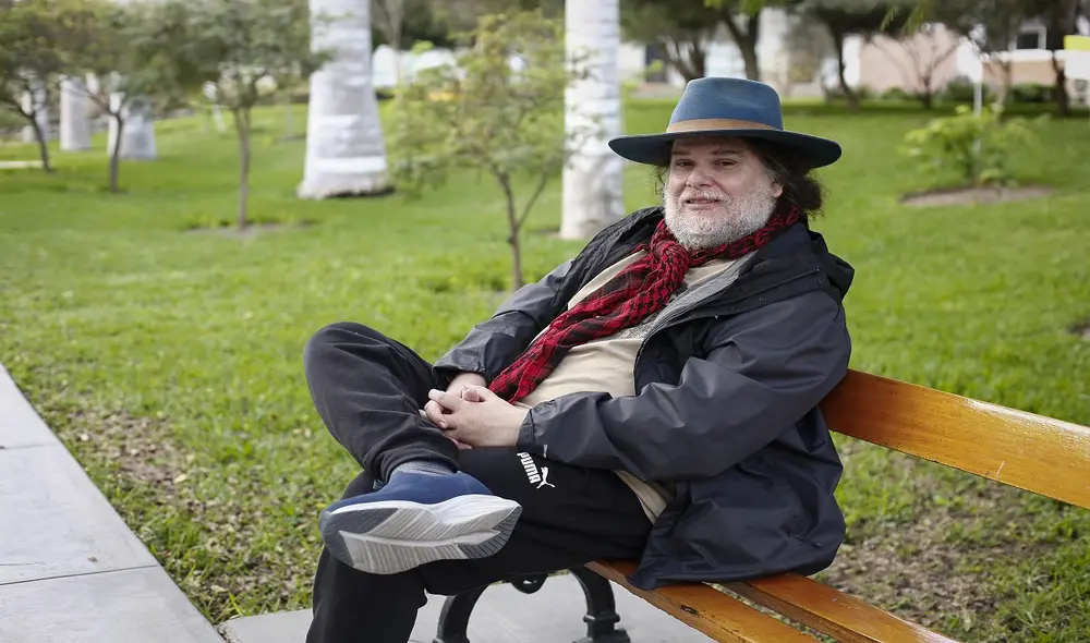 Álex Huerta-Mercado es profesor en la PUCP. Se declara a sí mismo con un investigador del sentido del humor de los peruanos. Fotografía: Marco Cotrina / La República