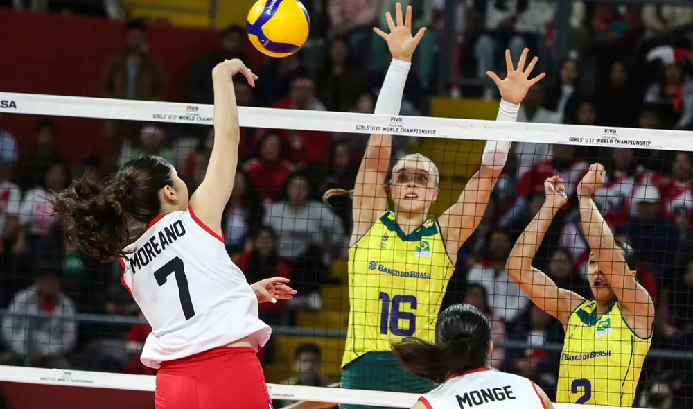 Perú dio pelea en el primer set y el inicio del segundo, pero al final Brasil se quedó con el triunfo en este debut por el Mundial de Vóley sub-17. Foto: FPV Perú dio pelea en el primer set y el inicio del segundo, pero al final Brasil se quedó con el triunfo en este debut por el Mundial de Vóley sub-17. Foto: FPV