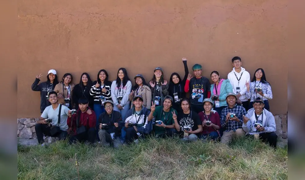 Estudiantes locales de la región del Cusco. Estudiantes locales de la región del Cusco.