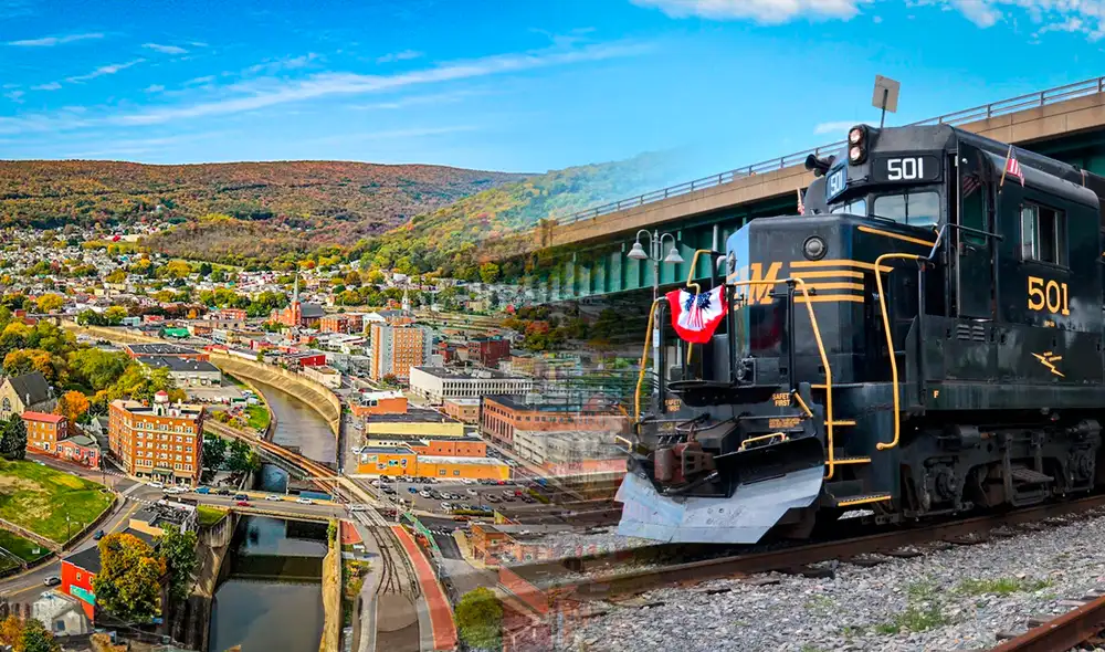 En el antiguo pueblo se encuentra la segunda locomotora de vapor más grande del mundo | Lr / Composición Gerson Cardozo En el antiguo pueblo se encuentra la segunda locomotora de vapor más grande del mundo | Lr / Composición Gerson Cardozo