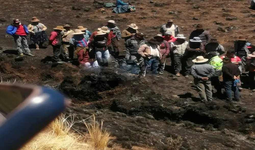 Comuneros lucharon para apagar las llamas del incendio forestal. Foto: Luis Álvarez LR