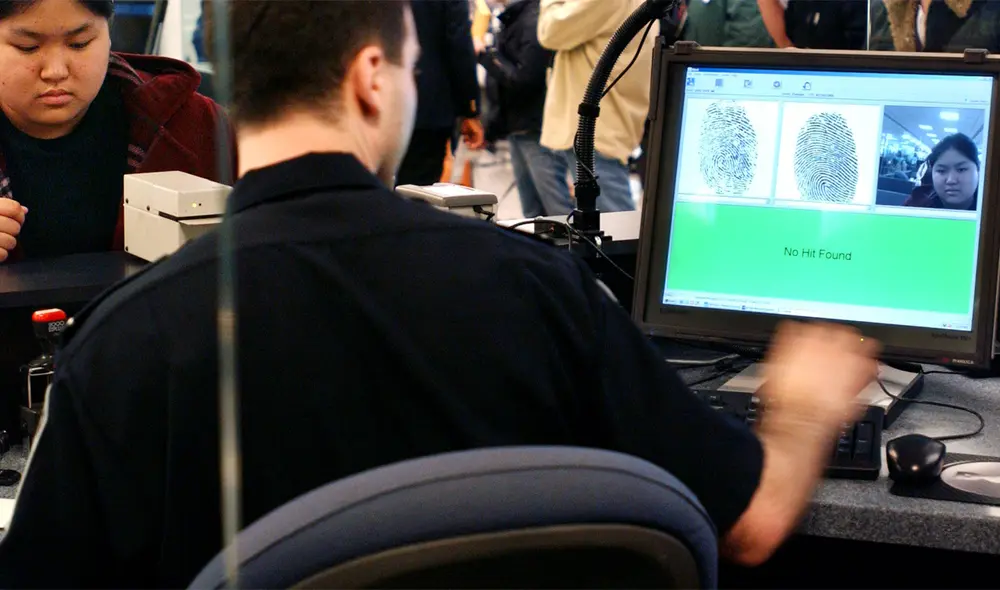 Si desea realizar algún trámite como migrante en Estados Unidos debes asegurarte que USCIS tenga tus huellas dactilares digitalizadas. Foto: Univisión Si desea realizar algún trámite como migrante en Estados Unidos debes asegurarte que USCIS tenga tus huellas dactilares digitalizadas. Foto: Univisión