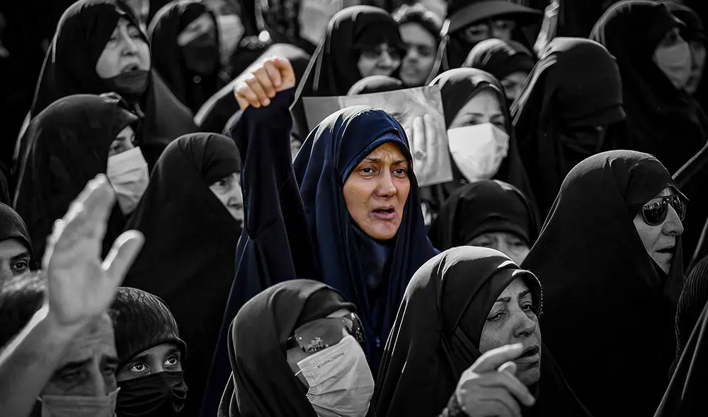 La nueva legislación establece que "las mujeres deben cubrir completamente su cuerpo en presencia de hombres que no pertenezcan a su familia". Foto: AFP La nueva legislación establece que "las mujeres deben cubrir completamente su cuerpo en presencia de hombres que no pertenezcan a su familia". Foto: AFP