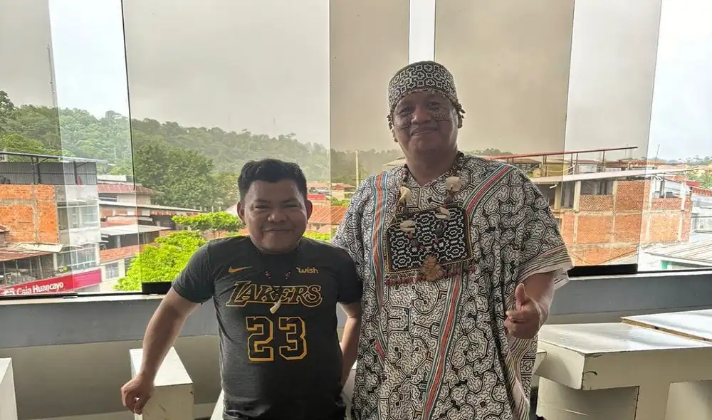 Mariano Isacama (con polo), lider Kakataibo asesinado en julio.  Foto: Fenacoka