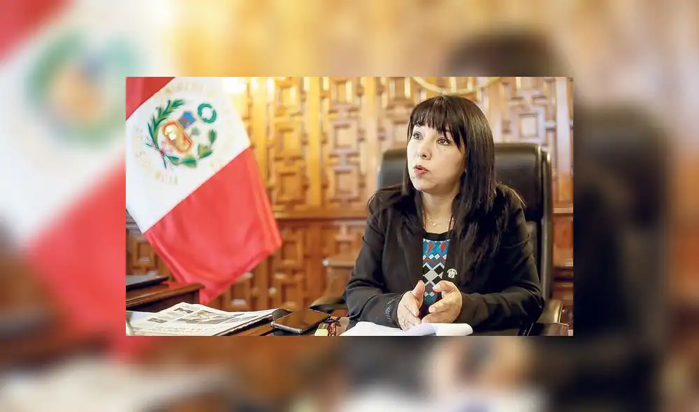 Mirtha Vásquez, expresidenta del Congreso y expremier, no tiene reparos en asegurar que el gobierno de Nicolás Maduro es una dictadura, pero cuestiona el doble rasero de la derecha peruana.