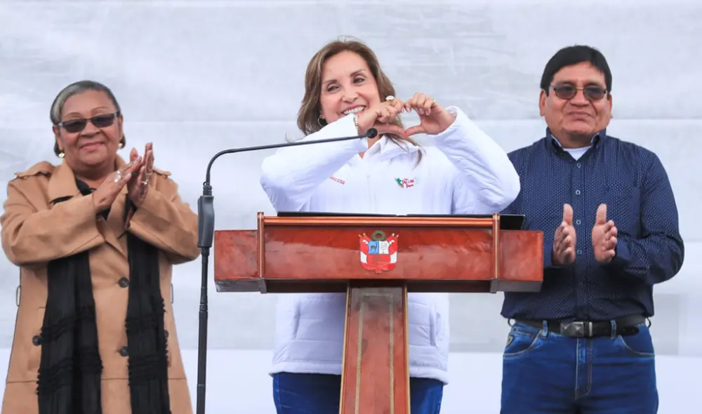 Dina Boluarte no dudó en volver a mostrar su respaldo al ministro Juan Santiváñez. Foto: Presidencia.