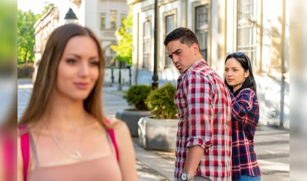 Según expertos, el amor hacia la pareja y la atracción hacia otros son gestionados por el cerebro, lo que permite que ambos sentimientos coexistan sin conflicto. Foto: Istock