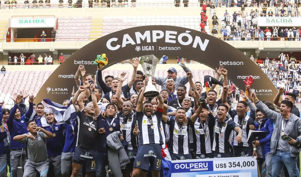Alianza Lima logró el campeonato del 2021 en el regreso de Jefferson Farfán. Foto: Liga 1