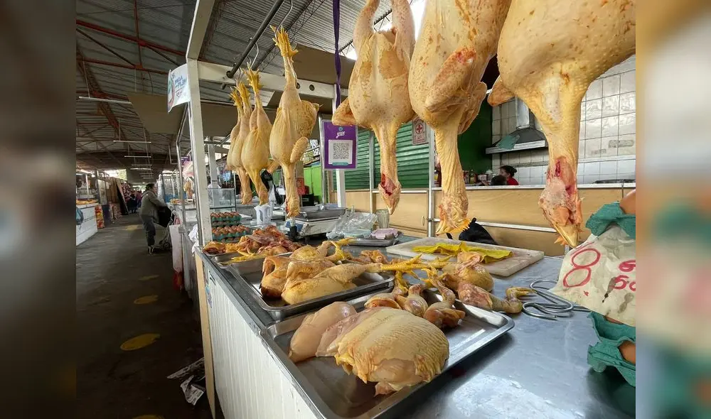 Precio del pollo hace un mes no pasaba de S/9,50. Foto: Rosa Quincho - URPI LR