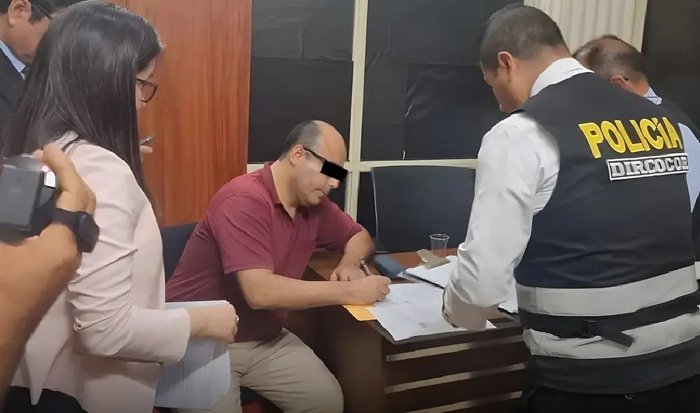 El jefe de Depincri del Cercado de Lima, comandante PNP Ricardo Vargas, fue detenido junto a otros tres policías por el cobro de coima  de 5 mil soles. Foto: La República