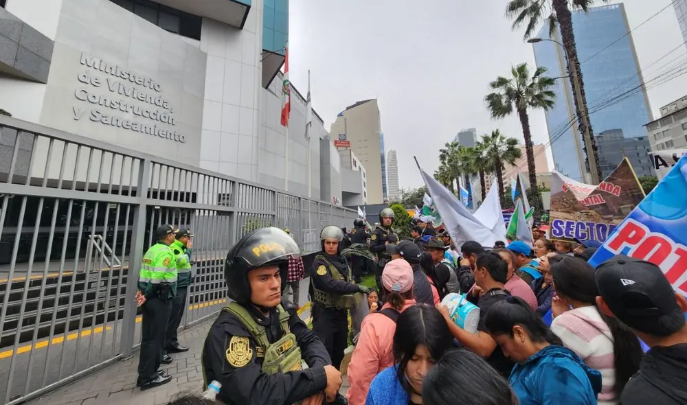 Más de 49 asentamientos humanos son afectados por no tener servicio de agua y alcantarillado. Foto: Kevinn García/LR