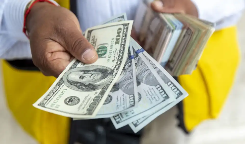 En el mercado paralelo, el dólar se ubica ahora en S/3,790 la compra y en S/3,820. Foto: Andina En el mercado paralelo, el dólar se ubica ahora en S/3,790 la compra y en S/3,820. Foto: Andina