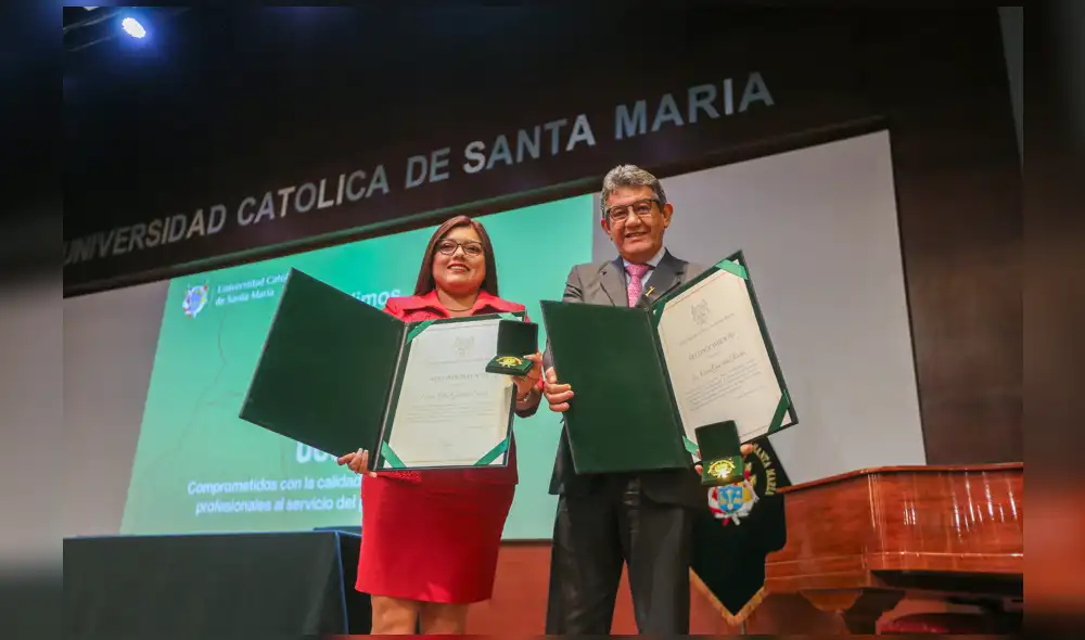 Reconocimiento a una noble acción por la educación. Fuente: Difusión Reconocimiento a una noble acción por la educación. Fuente: Difusión