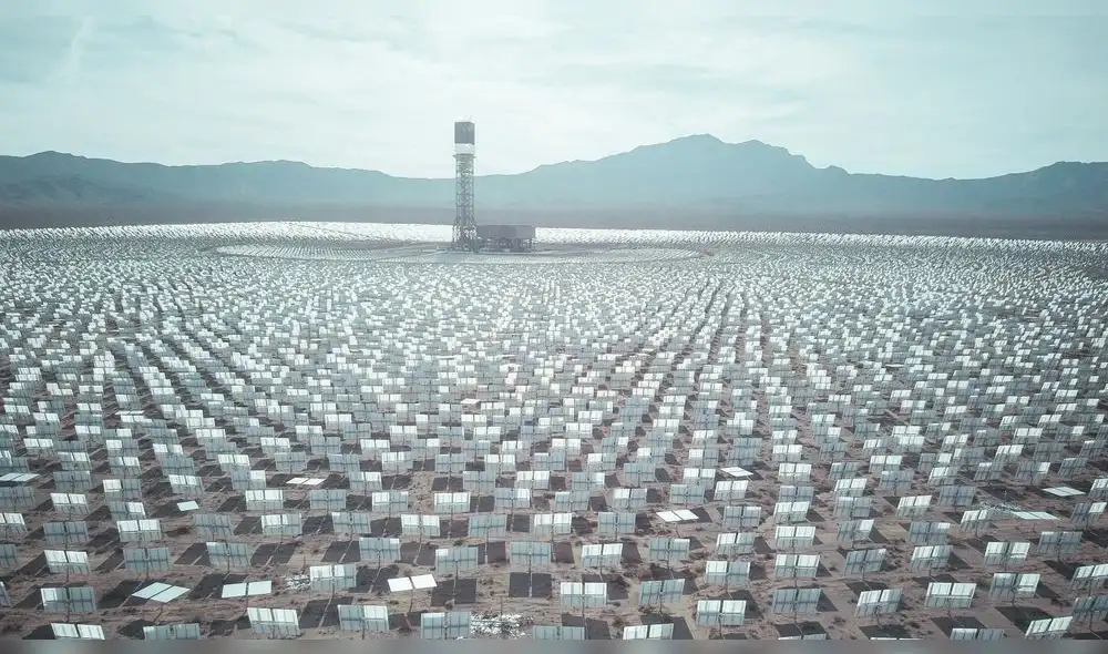 El parque solar El Quemado 1 estará conectado a la Línea de Alta Tensión de 220 kV y garantizará la distribución eficiente de la energía generada. Foto: Pexels El parque solar El Quemado 1 estará conectado a la Línea de Alta Tensión de 220 kV y garantizará la distribución eficiente de la energía generada. Foto: Pexels
