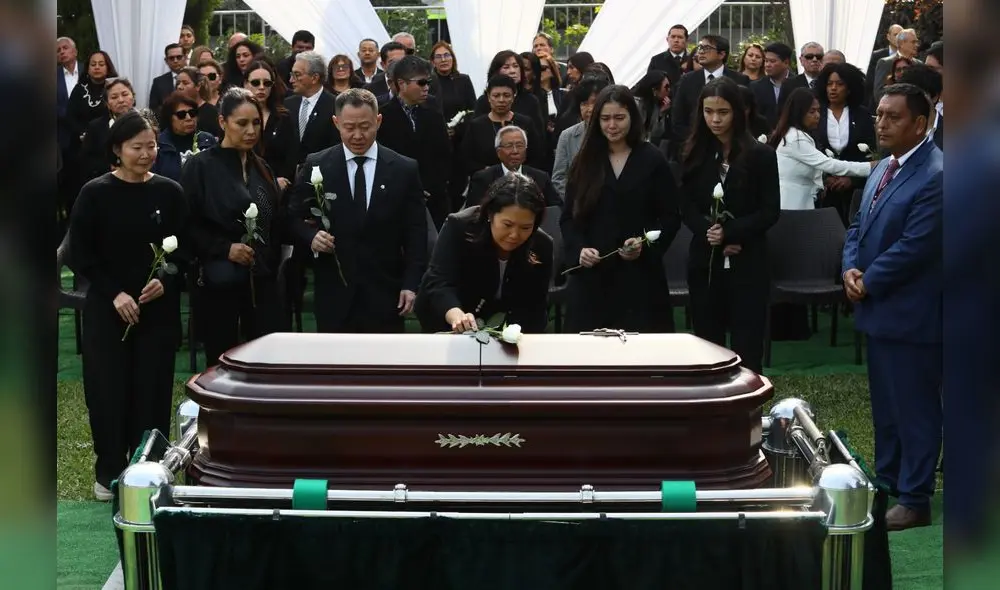 Keiko dijo que seguirá unida con su hermano, a quien la gente gritó: ¡Kenji presidente! (Foto:  Jorge Cerdán)
