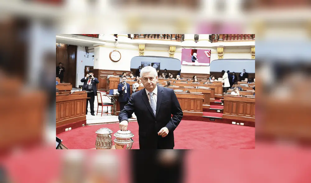 Blindado el exfujimorista y ahora apepista Juan Carlos Lizarzaburu. Blindado el exfujimorista y ahora apepista Juan Carlos Lizarzaburu.