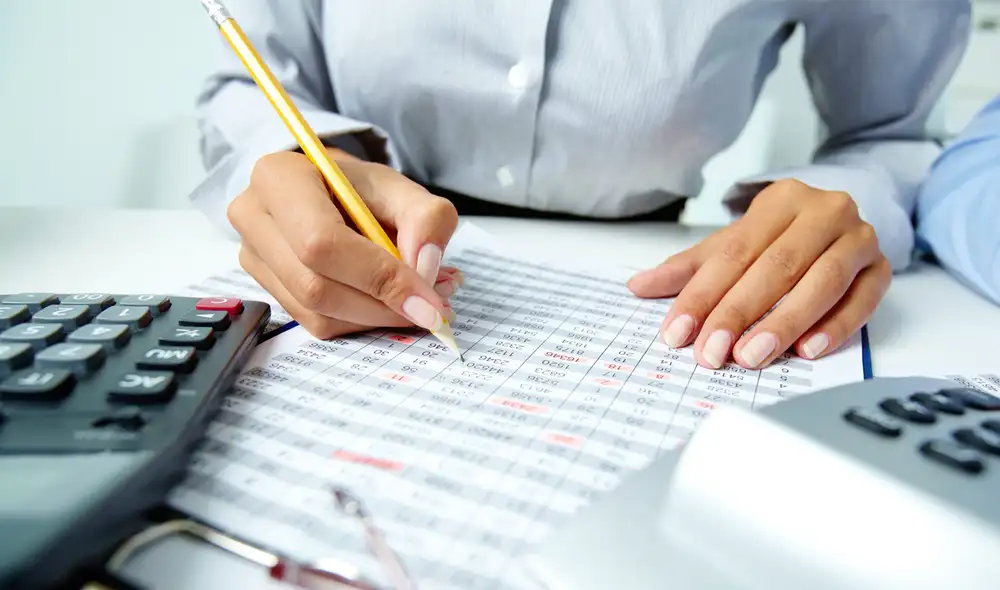 Todos los contribuyentes mexicanos están obligados a presentar su declaración anual de impuestos ante el SAT, ya sea de personas físicas o morales. Foto: Freepik