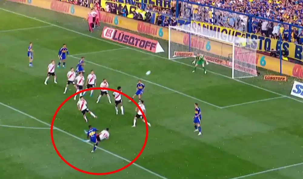 Luis Advíncula estuvo cerca de convertir el empate de Boca ante River en La Bombonera. Foto: captura/ESPN