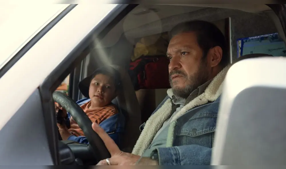 Joaquín Cosío en escena de Familia de medianoche.