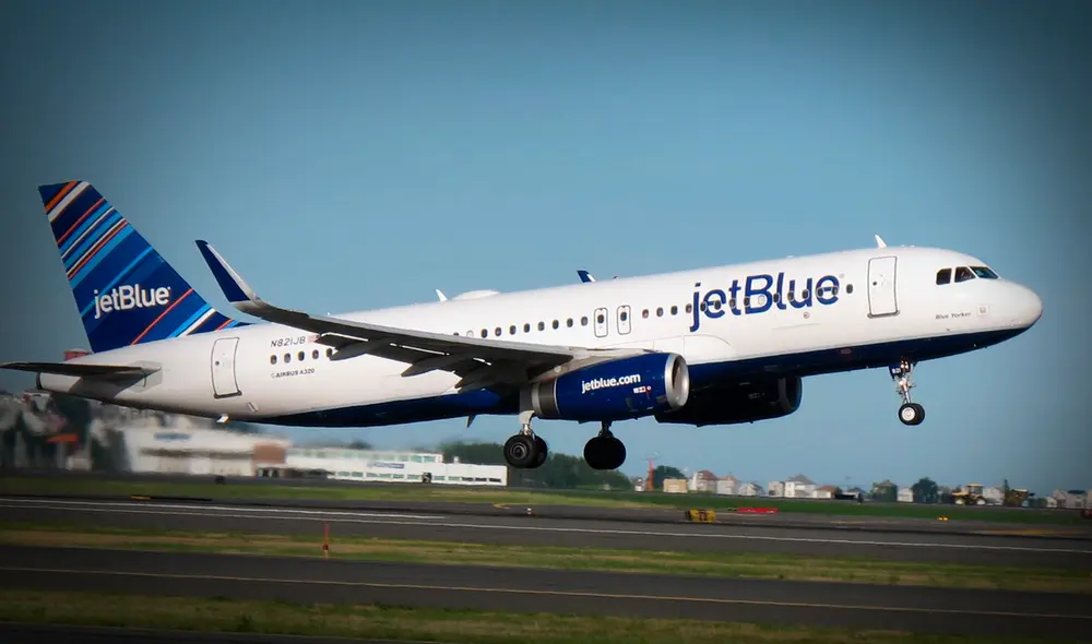 JetBlue anuncia que cerrará 50 destinos de su catálogo de vuelos comerciales en Estados Unidos. Foto: Travel+Leisure