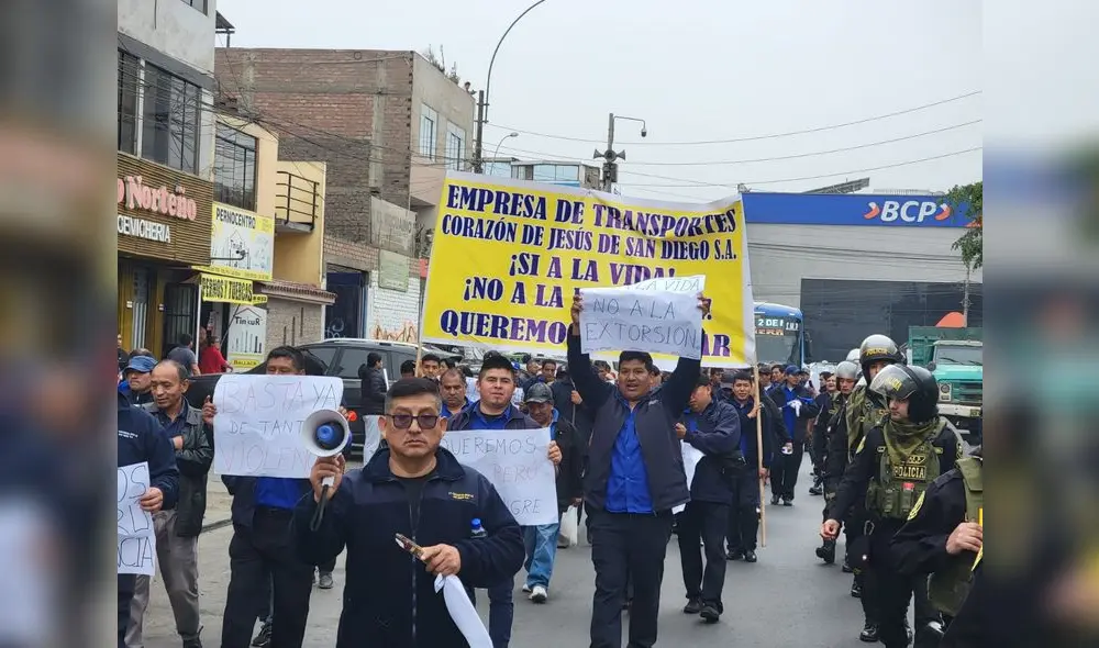 Solo quieren trabajar tranquilos. Choferes y cobradores salieron a marchar en San Martín de Porres para pedirle al Gobierno que salga de su letargo. Foto: La República