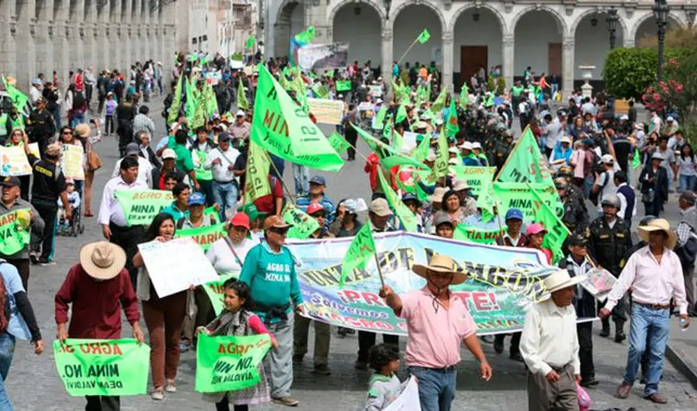 Reclamo. Agricultores arequipeños rechazan proyecto. Foto: CooperAcción Reclamo. Agricultores arequipeños rechazan proyecto. Foto: CooperAcción
