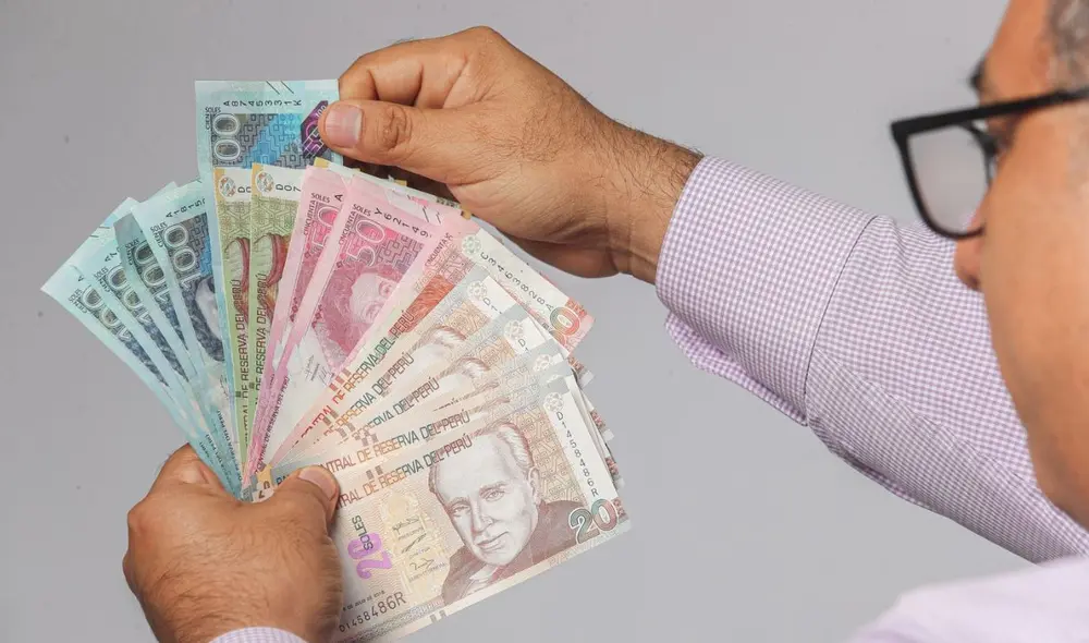 Revisa todos los detalles sobre el bono y aumento de sueldo a los empleados del sector público. Foto: Andina. Revisa todos los detalles sobre el bono y aumento de sueldo a los empleados del sector público. Foto: Andina.